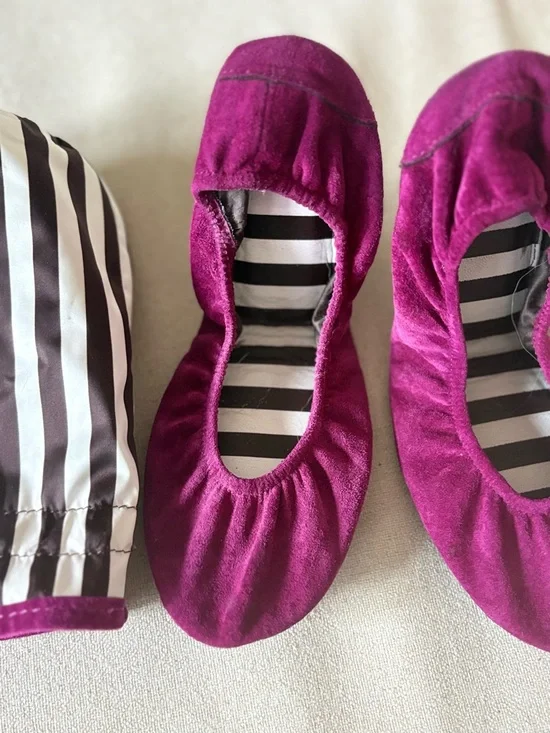 henri bendel Foldable Ballet Flats in Magenta with Black & White Striped Pouch - Picture 2 of 5